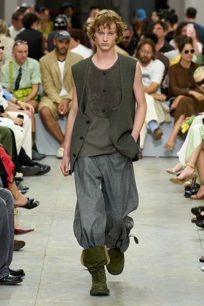 Look 24